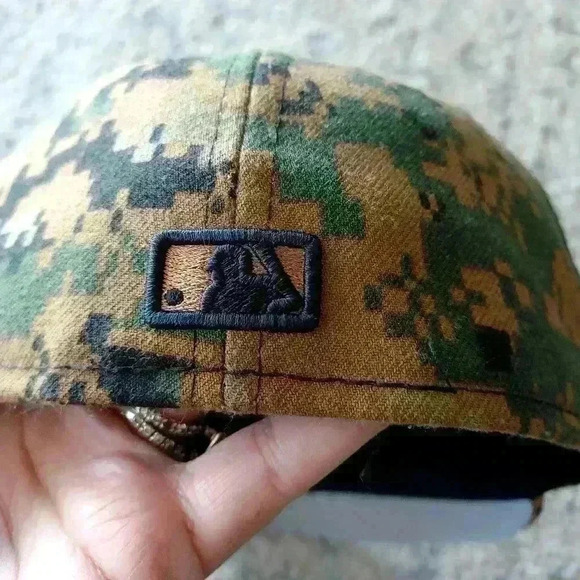 New Era Los Angeles Angels 59FIFTY Fitted Army Print Baseball Cap Size 7 - Picture 5 of 13